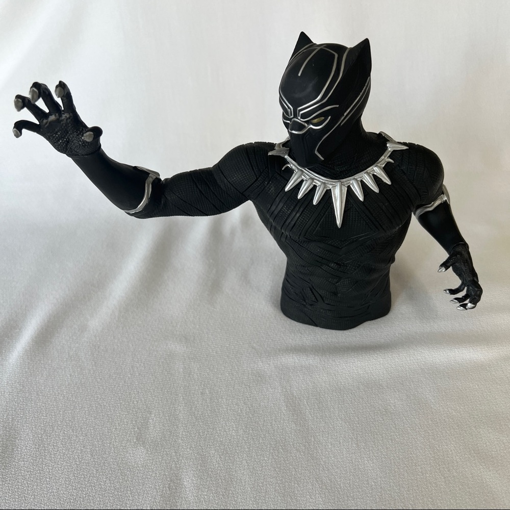 Marvel Black Panther Bust Bank Action Figure